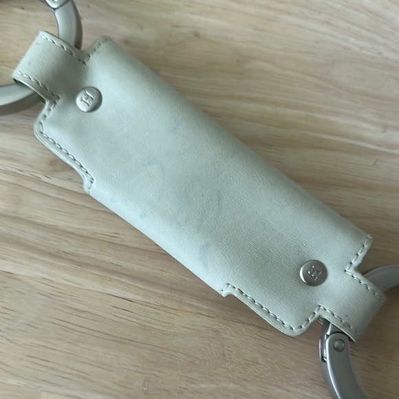 Handbag Handcuff - Picture 4 of 10